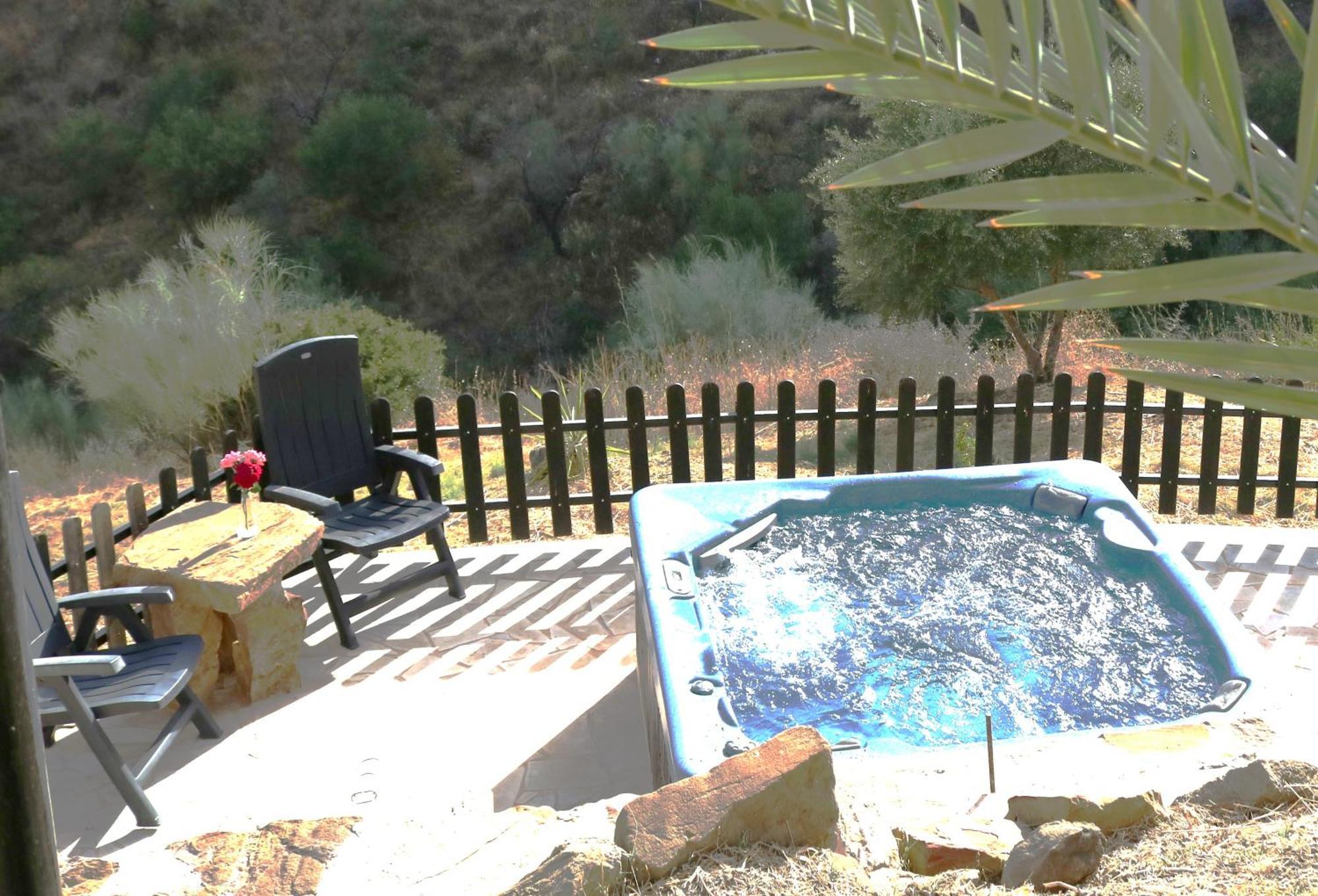 טולוקס Private Detached Chalet With Own Jacuzzi Mi Dushi מראה חיצוני תמונה